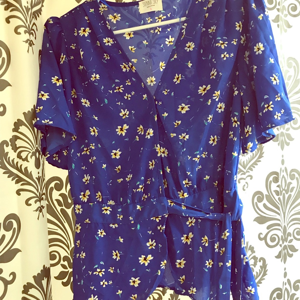 Flounce Sleeve Floral Wrap Top